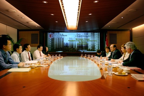 Argazkia: Hirigintza garapeneko sailarekin batzarra Singapurren 