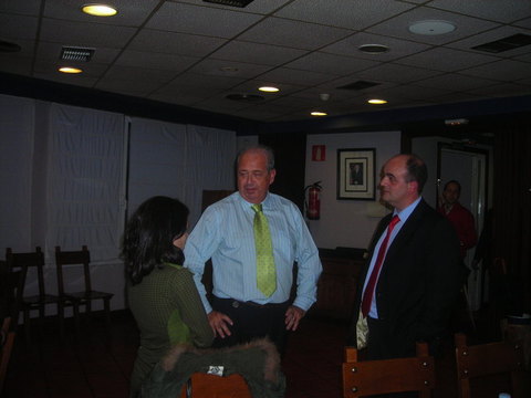 Argazkia: Bilboko  eztabaida talde bat , Larrazabaleko batzokian.