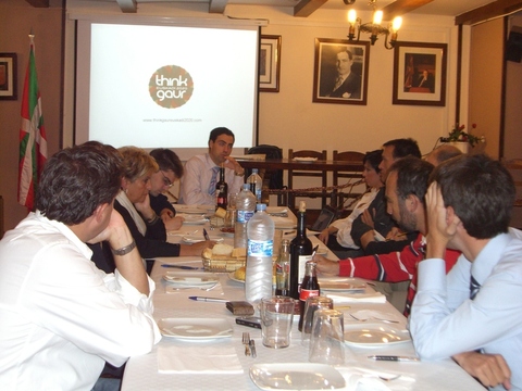 Argazkia: Altzagako eztabaida taldea, Erandio.