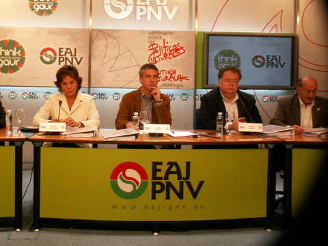 Foto: Intervencin de Gotzon Lobera en el seminario sobre polticas culturales 