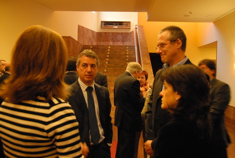 Foto: Iigo Urkullu con los ponentes del seminario