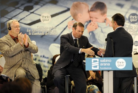 Foto: Iigo Urkullu saluda al Lehendakari  Juan Jos Ibarretxe 