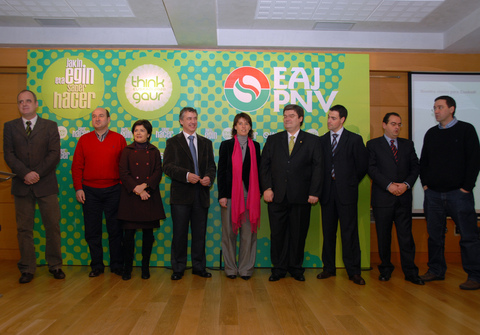 Foto: Iigo Urkullu  con los coordinadores de las reas del Proyecto Think Gaur 